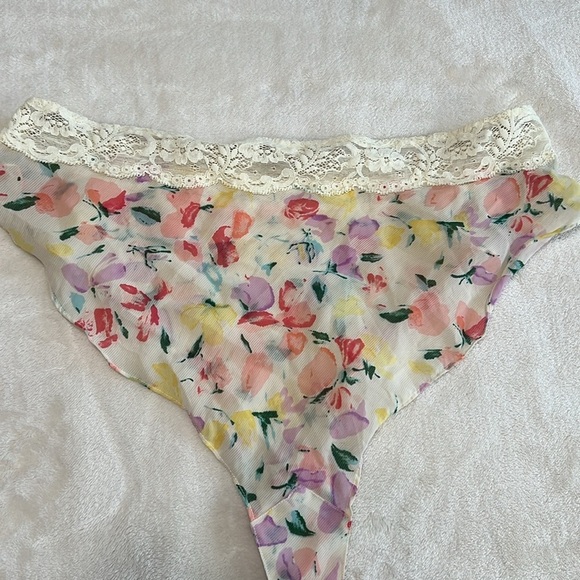 Vintage Victoria’s Secret Gold Label Floral Lace High Cut Panty Size Small - Picture 5 of 8